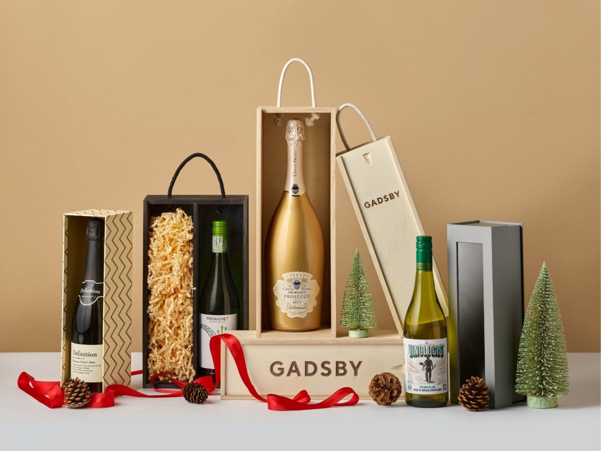 Selection of natural wooden bottle boxes and cardboard bottle boxes