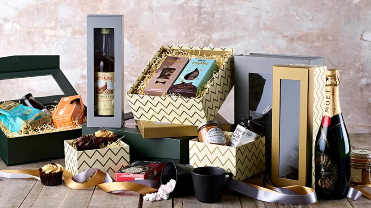Using Card Gift Boxes To Build On-Trend Hampers