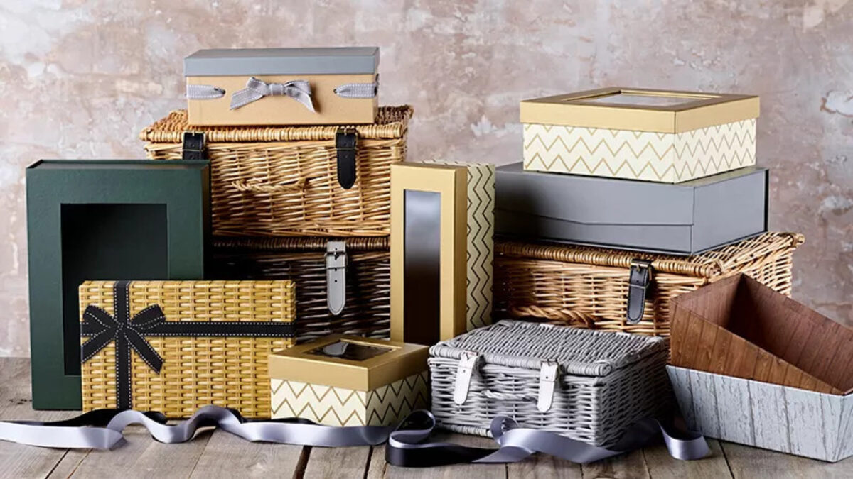 Collection of hampers, gift trays & gift boxes