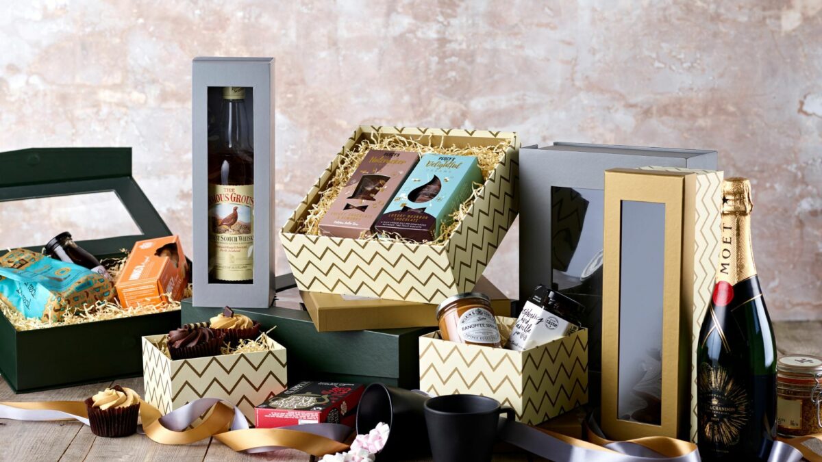 Cardboard trays hampers